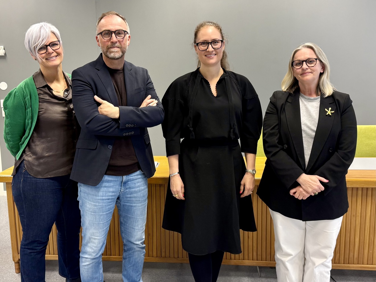 Takk til Mindmap for uvurderlig samarbeid gjennom fem frokostsamlinger om rekruttering. Fra venstre Synnøve Nes, KNN, Yngve Kruse og Linda Offenberg, begge Mindmap og Cathrine Pryser, KNN.
