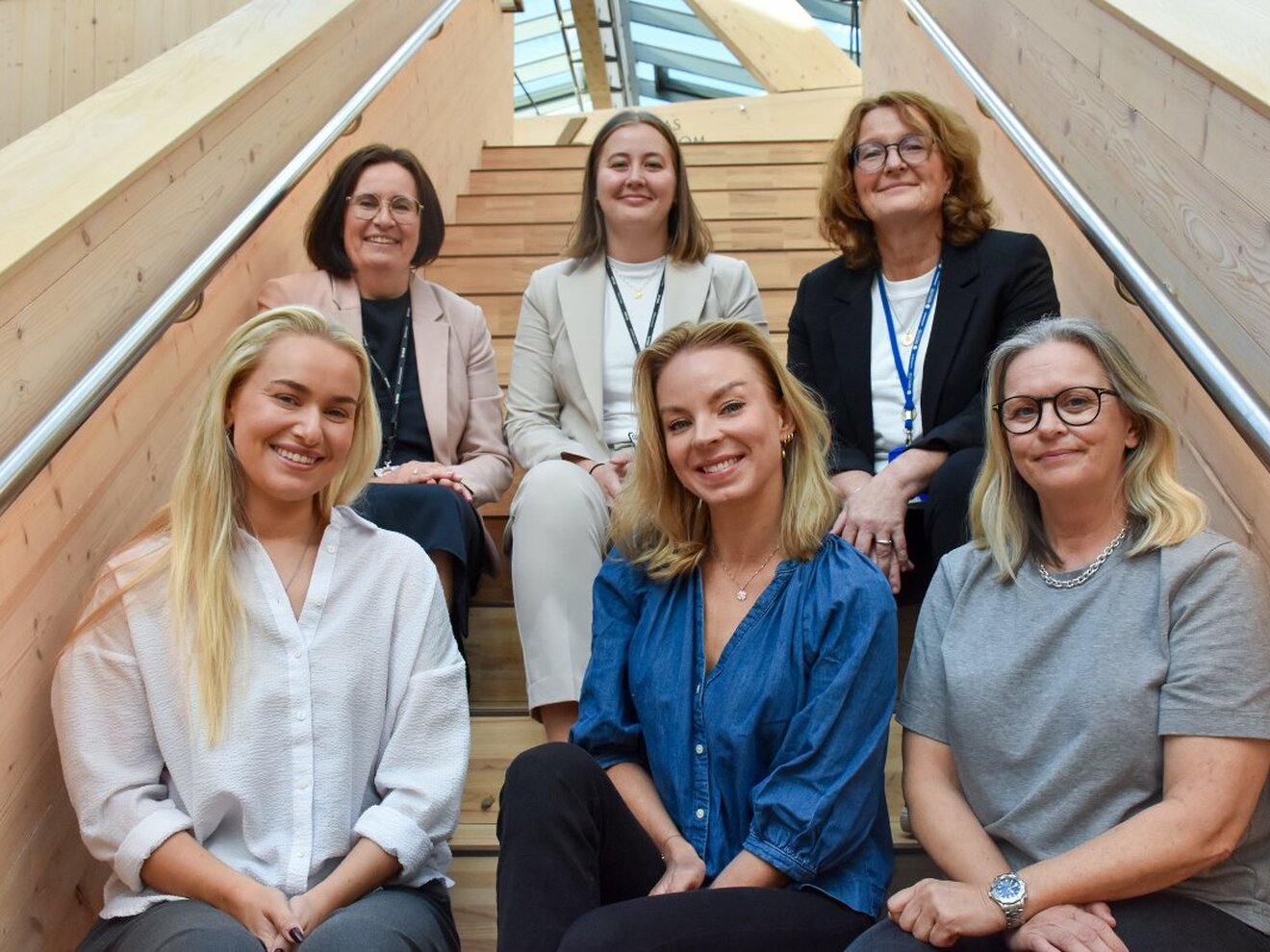 Dette er juryen som skal vurdere kandidatene til årets She Phi-pris, øverst fra venstre: Kristin Wiik og Hanne Vikene Nedal, fra NEAS, og Bente Weiseth Frantzen fra Høgskolen i Molde. Nederst fra venstre: Hedda Bangsund, fra KNN, Eirin Liabø, fra Tidens Krav, og Cathrine Steinhaug Pryser, fra KNN. Foto: Frida Malm, Tidens Krav