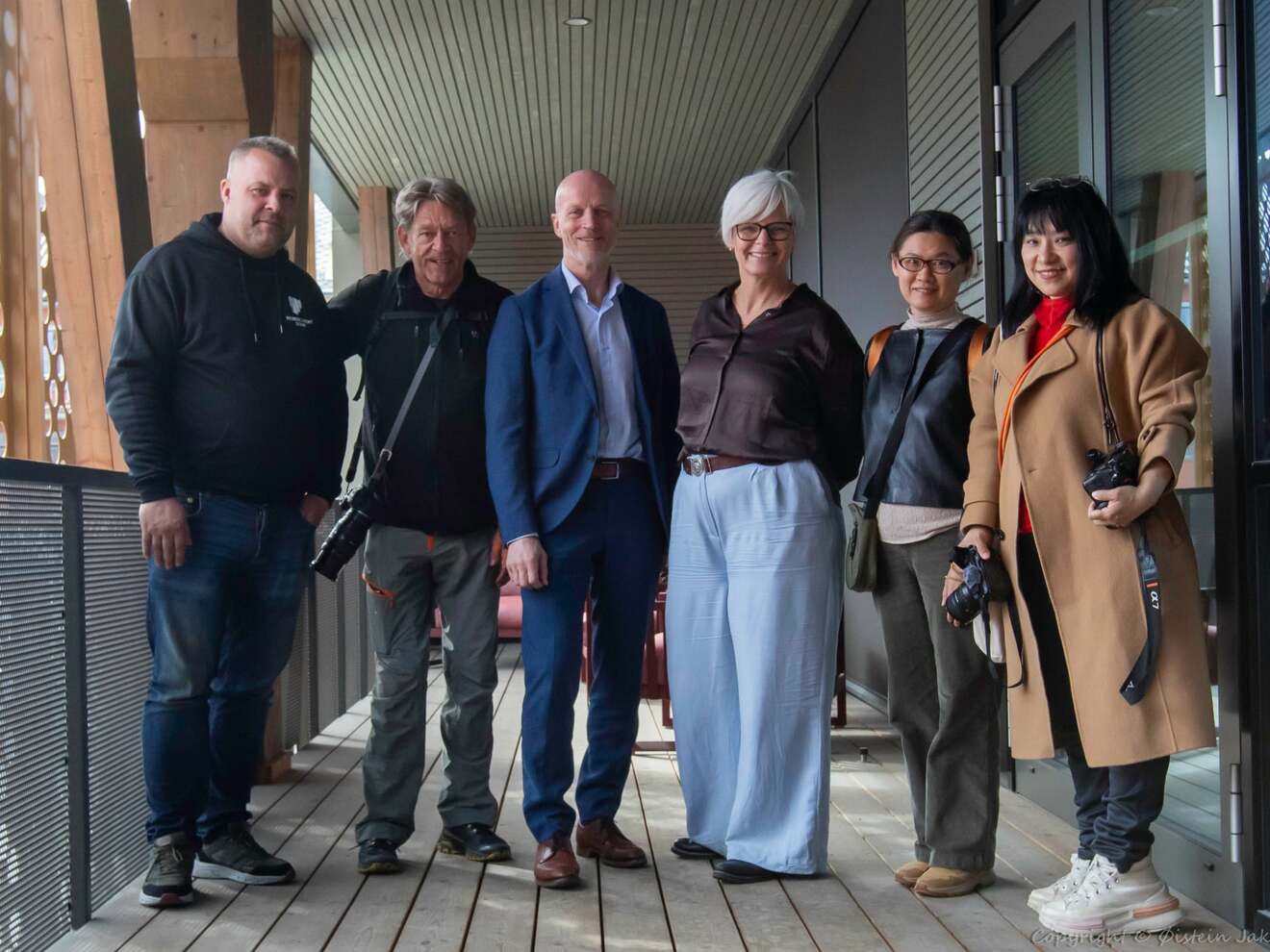 KNN, Nordic Light og NorArt: Fra venstre Jens Morten Viktil og Øistein Jakobsen, Nordic Light, Ole Rugset og Synnøve Nes, KNN, og Na Dong, NorArt. 