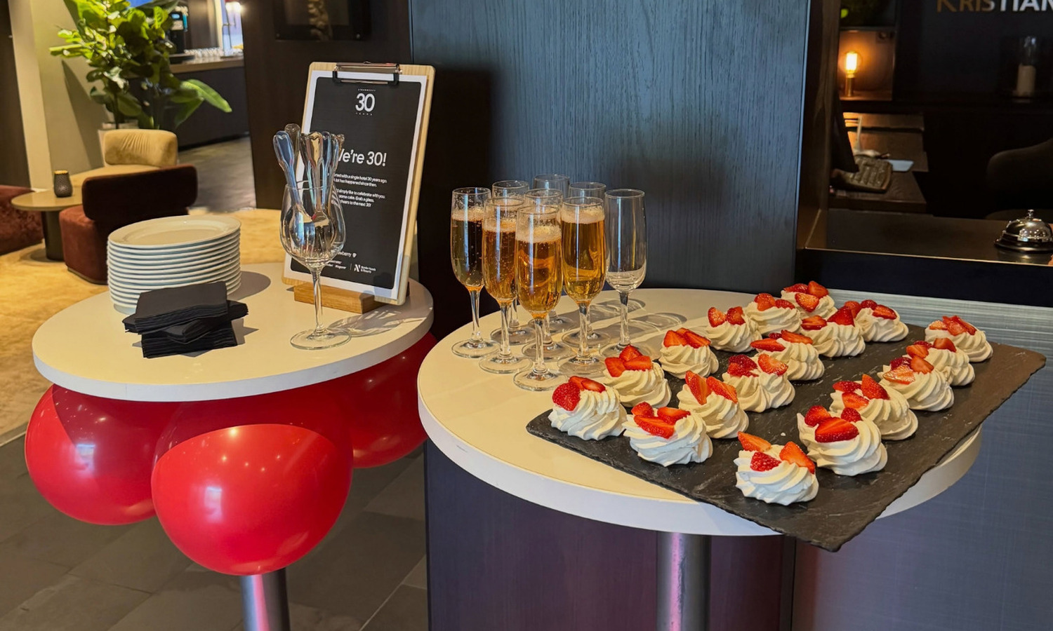 Kake, alkoholfrie bobler og rød løper ventet alle gjestene som tok turen innom Quality Hotel™ Grand Kristiansund 